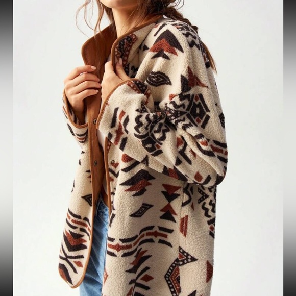 Aztec Pattern Long Sleeve Top - Picture 6 of 8